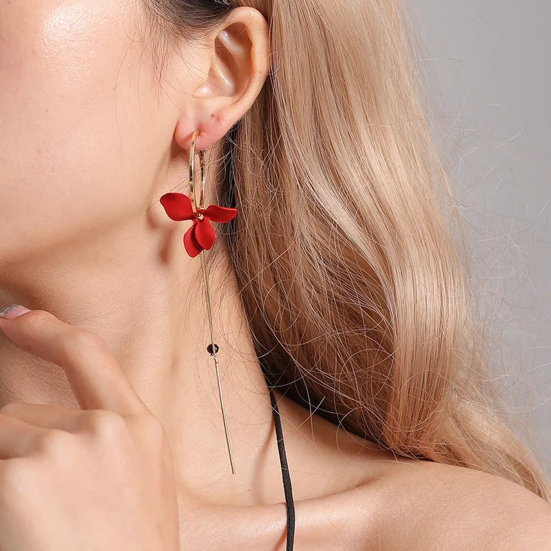 Pendientes Asimétricos de Flores Rojas