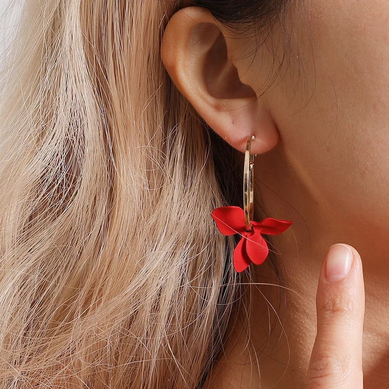 Pendientes Asimétricos de Flores Rojas