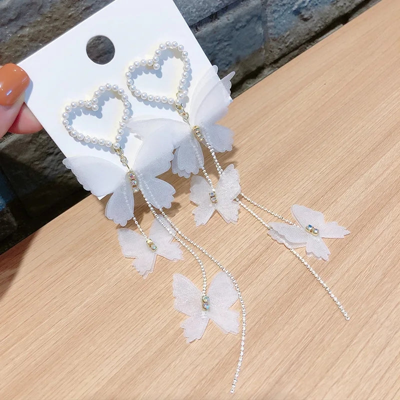 Pendientes Largos de Mariposas Blancas y Corazón