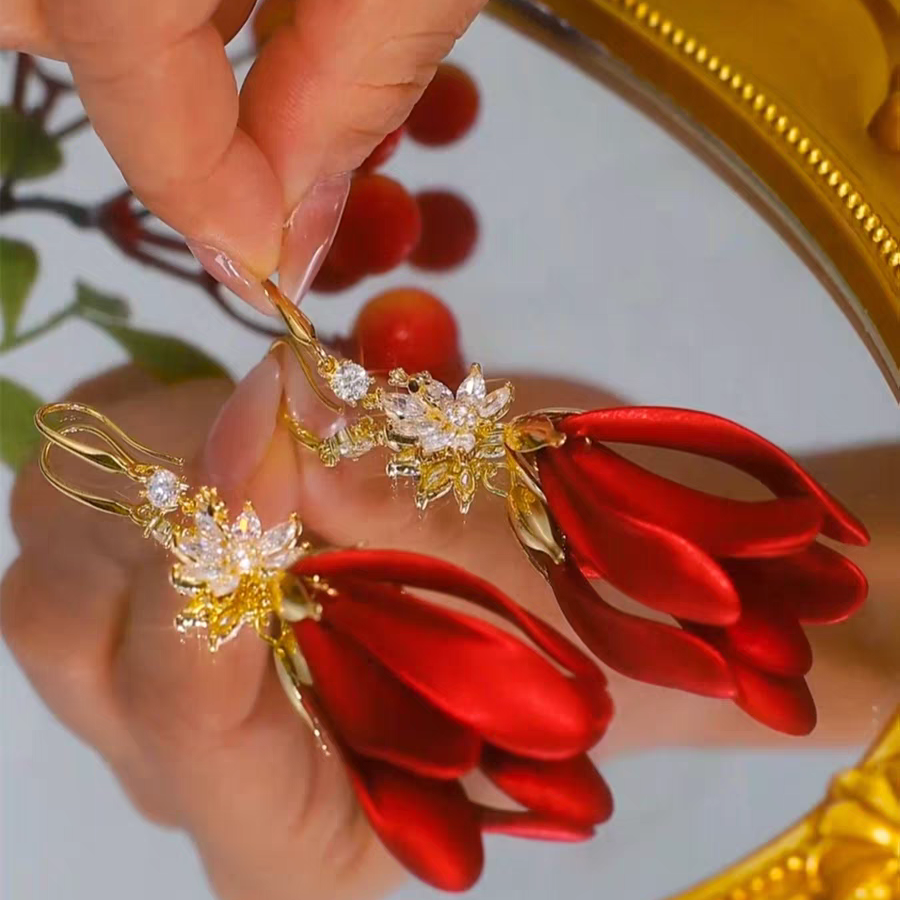 Pendientes de Flor de Zircón y Flecos Rojos